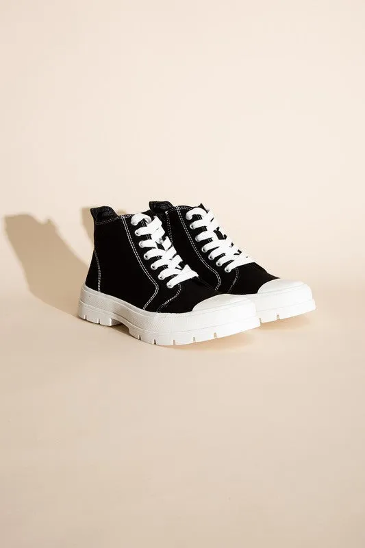 CRAYON Lace up Sneakers